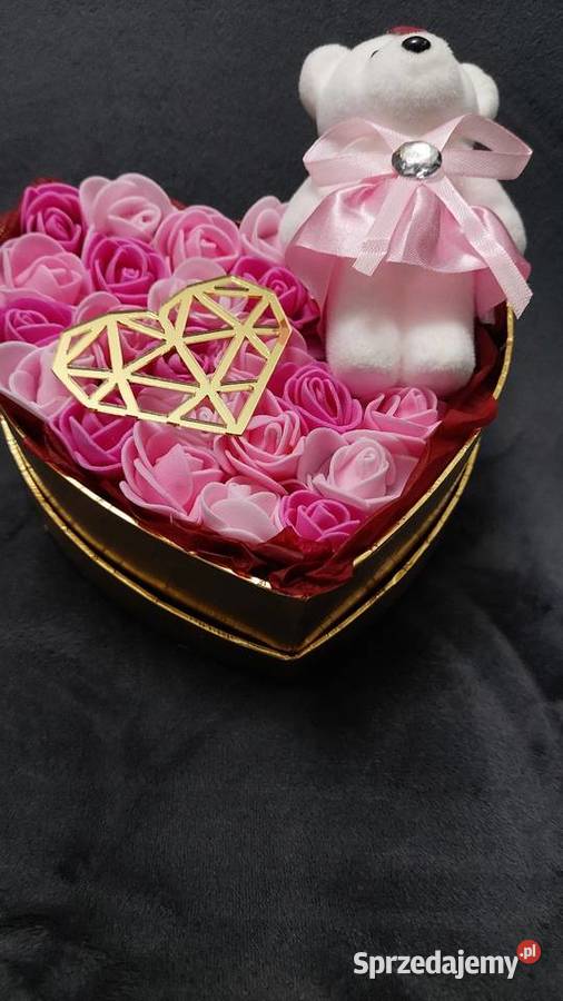 Boks wypełniony różyczkami i misiemGotowy Rybnik
