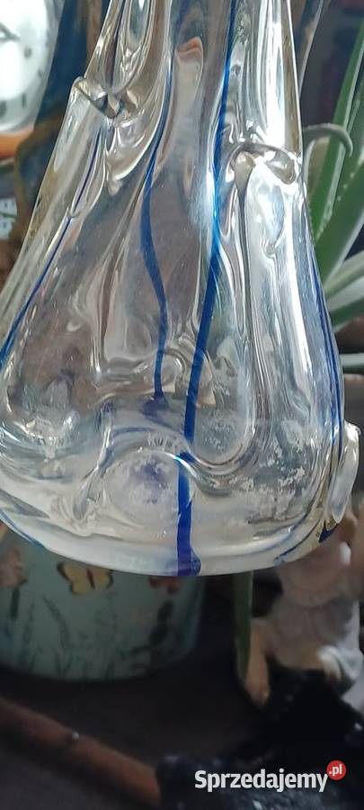 z wtopionymi kobaltowymi smugami nitkami wazon wielkopolskie Poznań