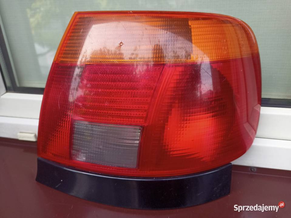 Audi A4 B5 sedan lampa tył tylna prawa wkład Sieradz