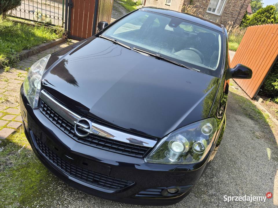 Opel Astra Gtc czarna xenon pdc bezwypadkowy Astra