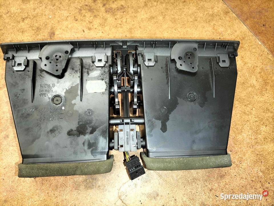 Kratka centralna nawiewu deski rozdzielczej BM Poręba