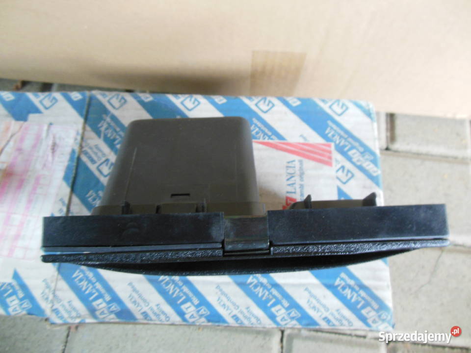 FIAT TIPO POPIELNICZKA KOD 181210580 NOWA osobowe Kozy