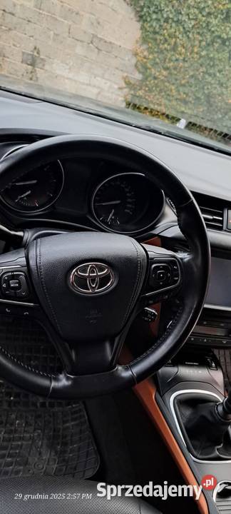 Deska rozdzielcza Toyota avensis 2015 lift