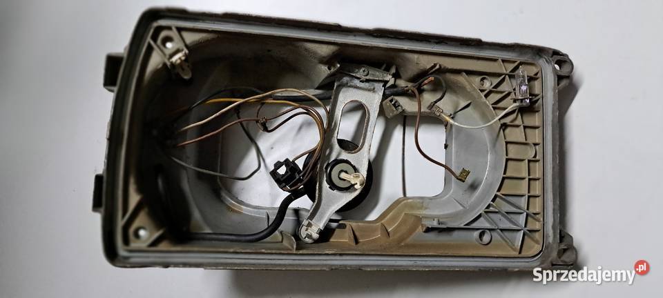 Obudowa reflektora Mercedes W123 Hella 117683 Pozostałe