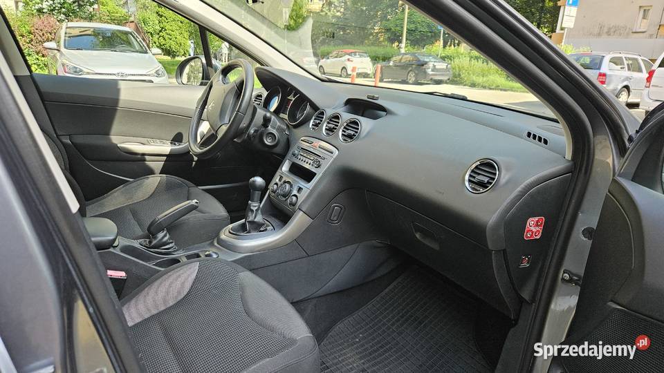 Peugeot 308 samochód z niskim przebiegiem