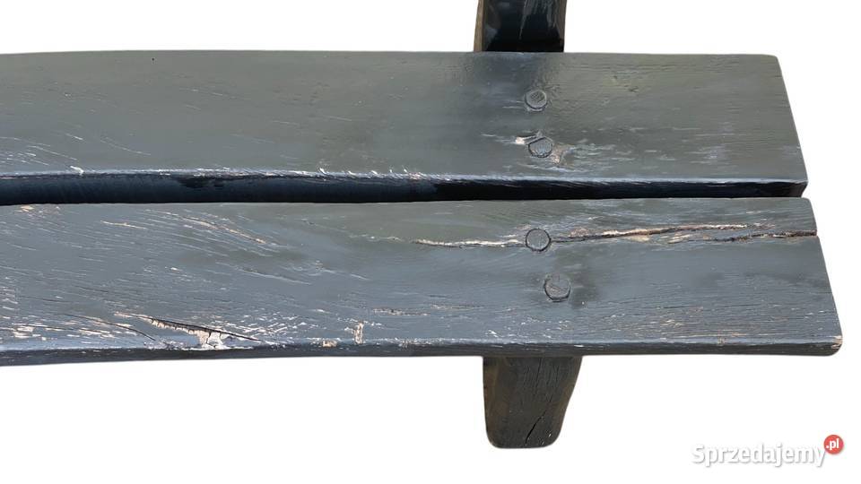 Surowa czarna ławka z litego drewna masywna zachodniopomorskie Budno