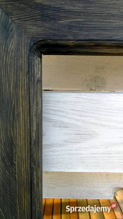 Donica drewniana jako okno kwietnik rustykalny