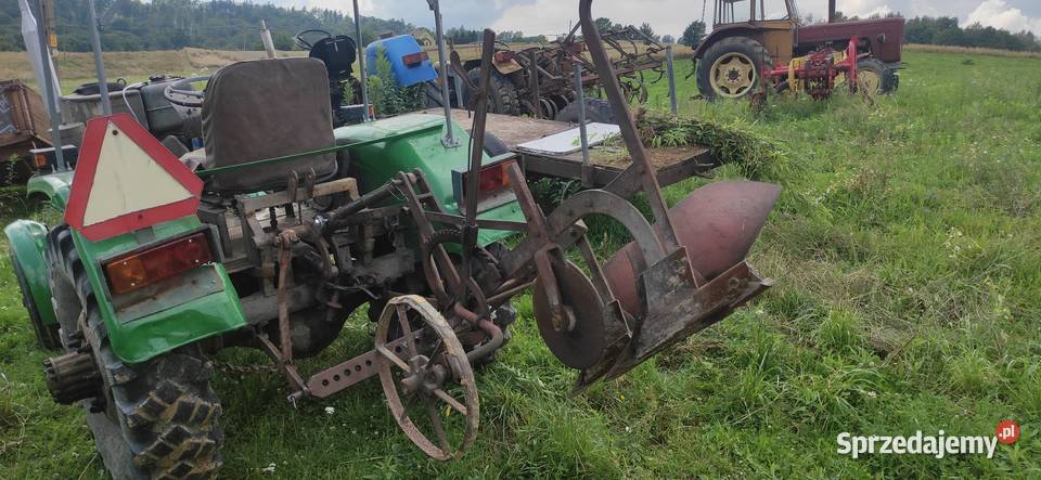 Pług 2 skibowy z krojem do traktorka nieuszkodzony Dębica sprzedam