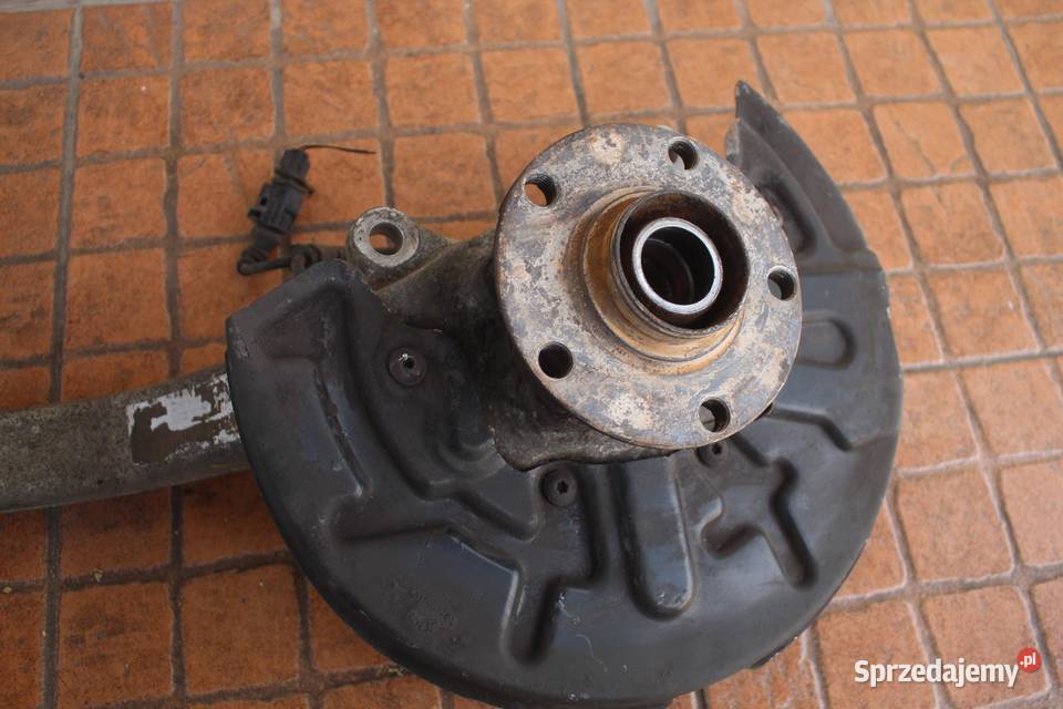 PIASTA ZWROTNICA WAHACZ LEWY PRZÓD AUDI A4 B6 20 osobowe