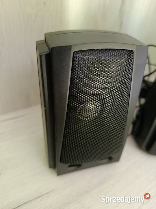 Przenośne radio z głośnikami