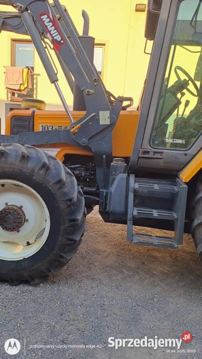 Renault 10354 z turem Makoszyn