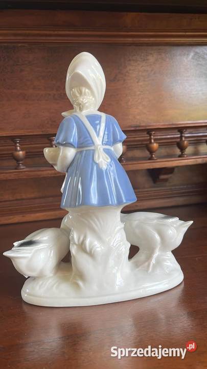 Figurka dziewczynki karmiącej gąski Syg GDR i