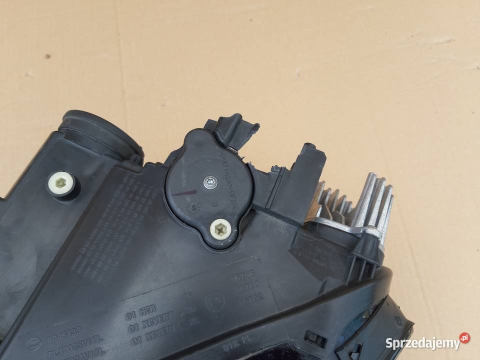 VW SPORTSVAN LIFT REFLEKTOR LEWY LAMPA FULL LED Trzciel