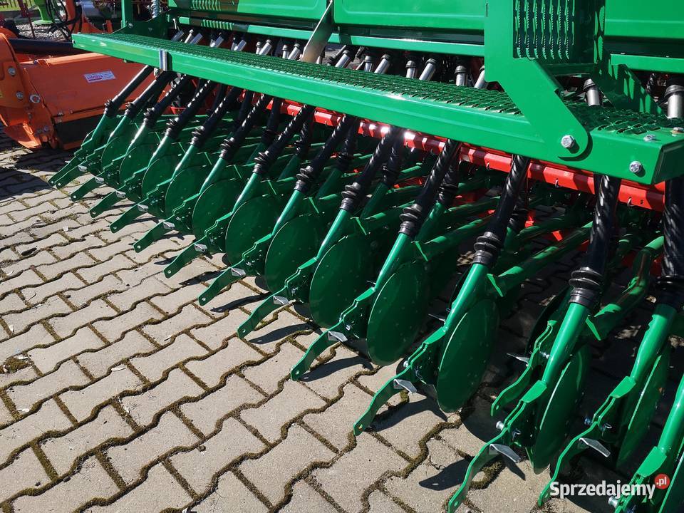 Siewnik zbożowy talerzowy z kołami kopiującymi mazowieckie Ciechanów
