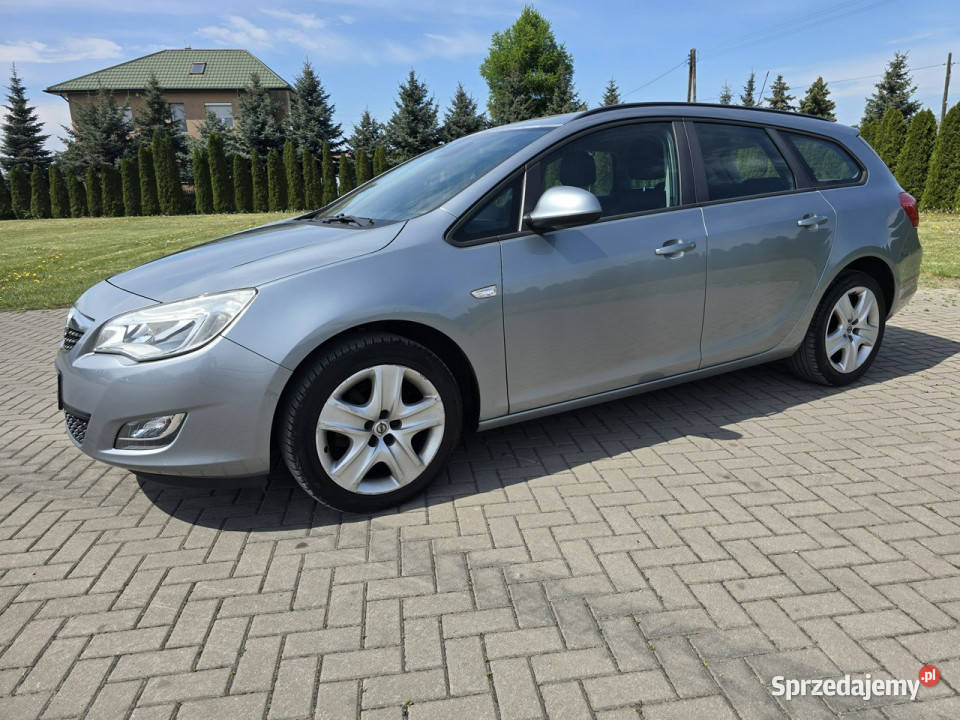 Opel Astra Sports Tourer 14 Benz Kutno