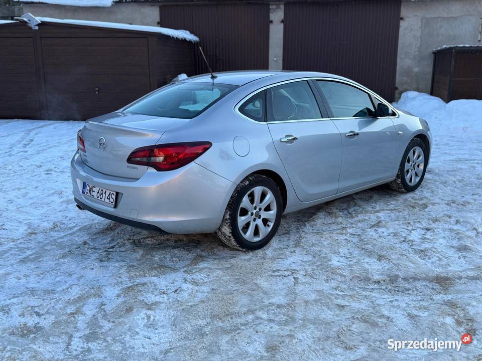Opel Astra 14 benzyna 140 2013r Automat Ustarbowo