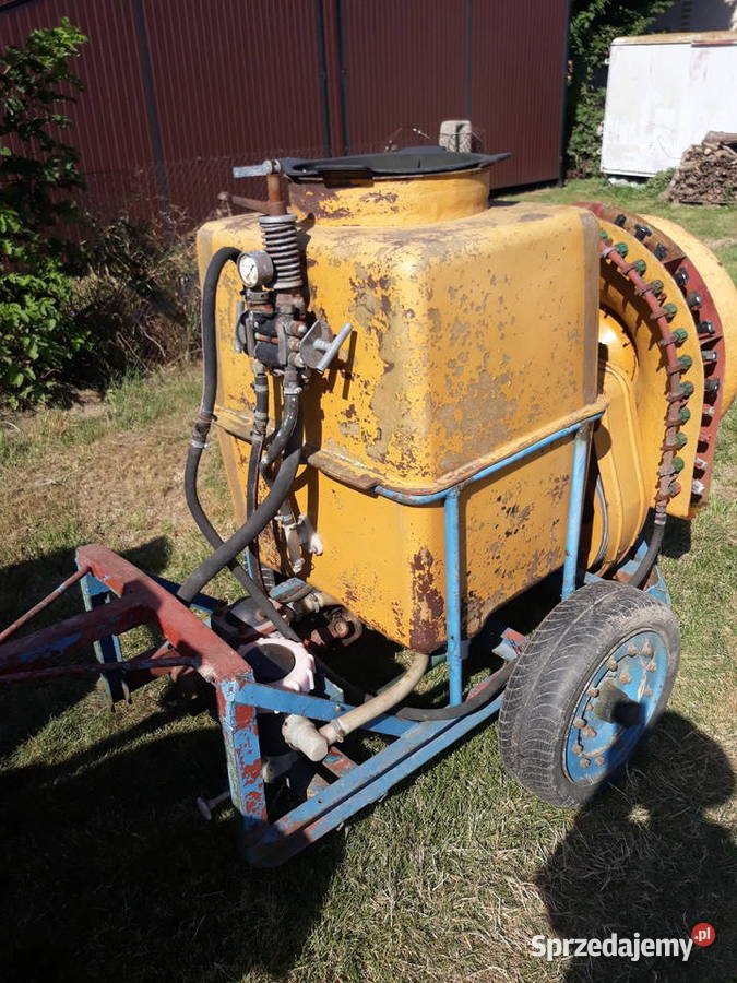 Opryskiwacz sadowniczy ciągany Sporniak