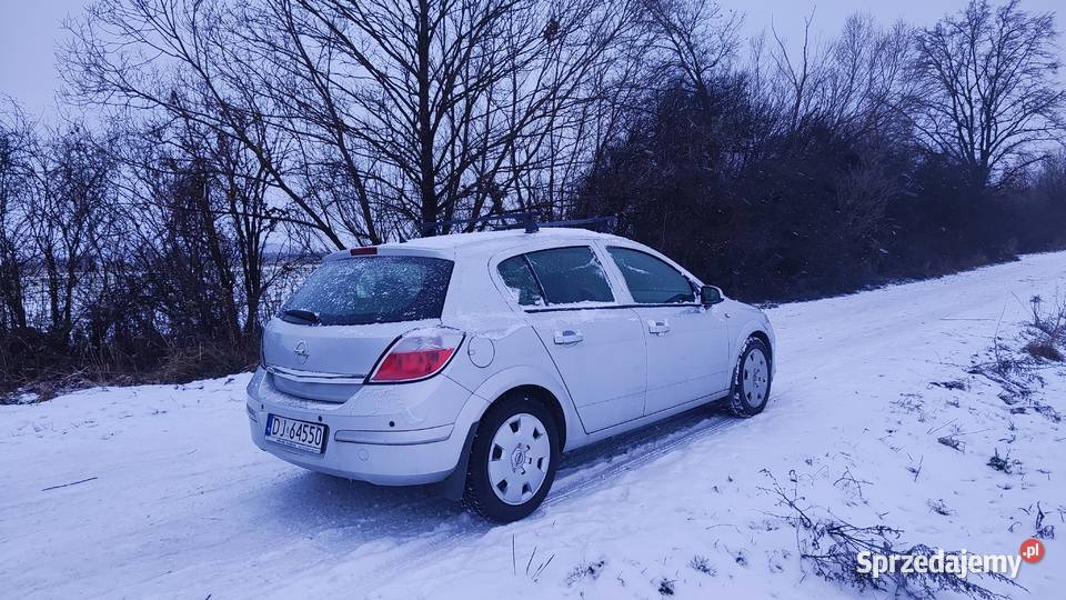 Opel Astra H 12 lat w jednych rękach koła zimowe nieuszkodzony Astra dolnośląskie sprzedam
