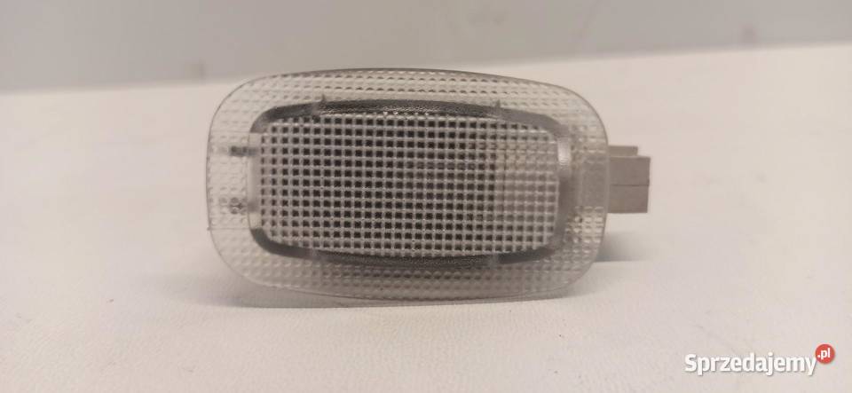 MERCEDES W205 LAMPKA KABINY WNĘTRZA A0028202101 sprzedam