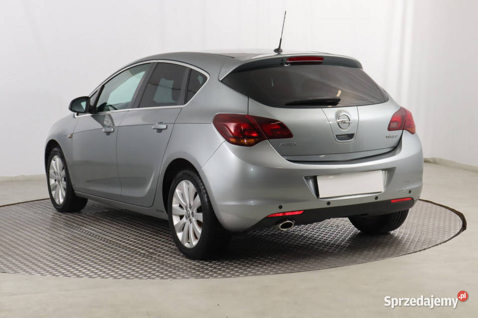 Opel Astra 14 T światła przeciwmgielne Astra Zabrze