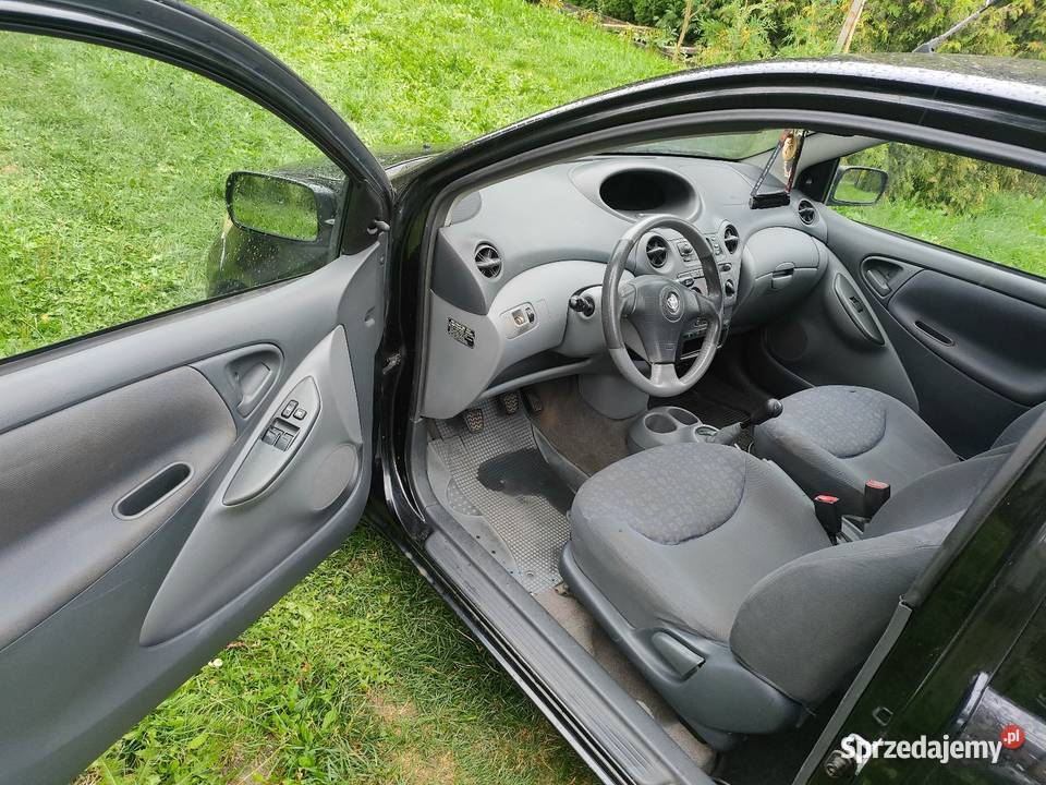 Toyota Yaris 14 D4D manualna Chechło Pierwsze sprzedam
