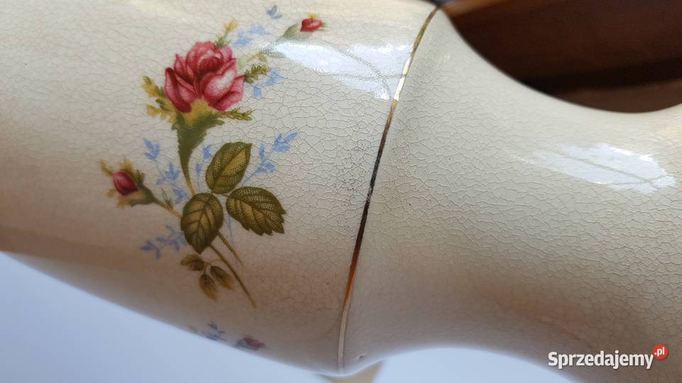 Wazon ceramiczny z różami kwiatami róża ceramika Dąbrowa Górnicza
