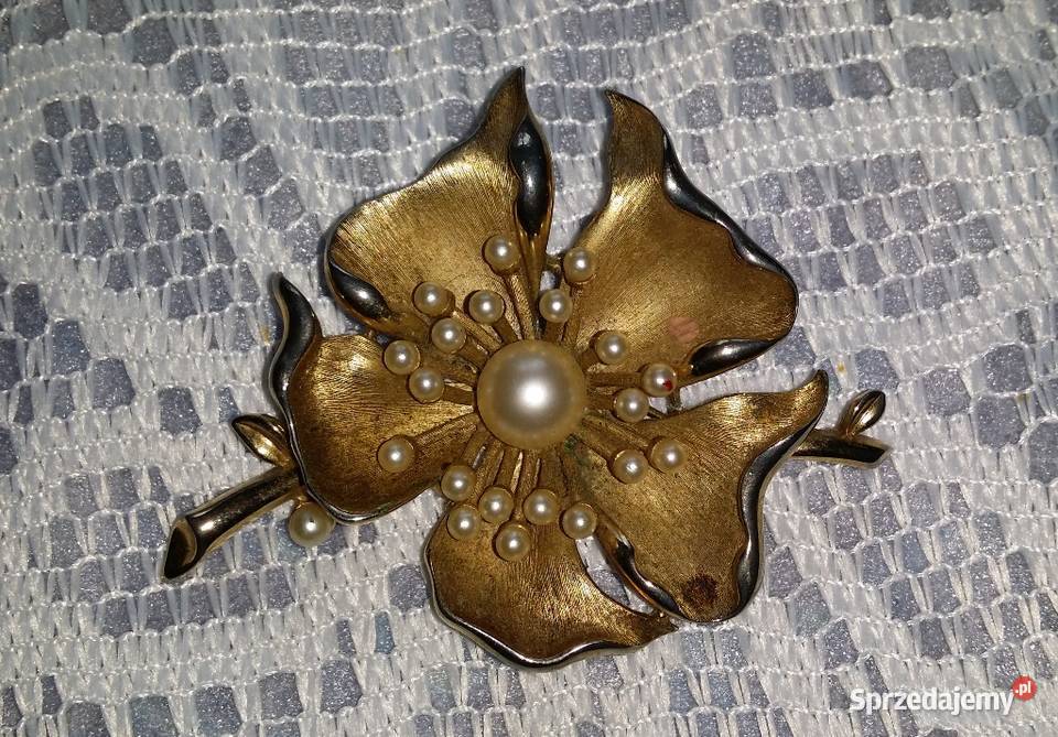 Angielska stara broszkakwiat perłowy Trifari małopolskie Ochojno