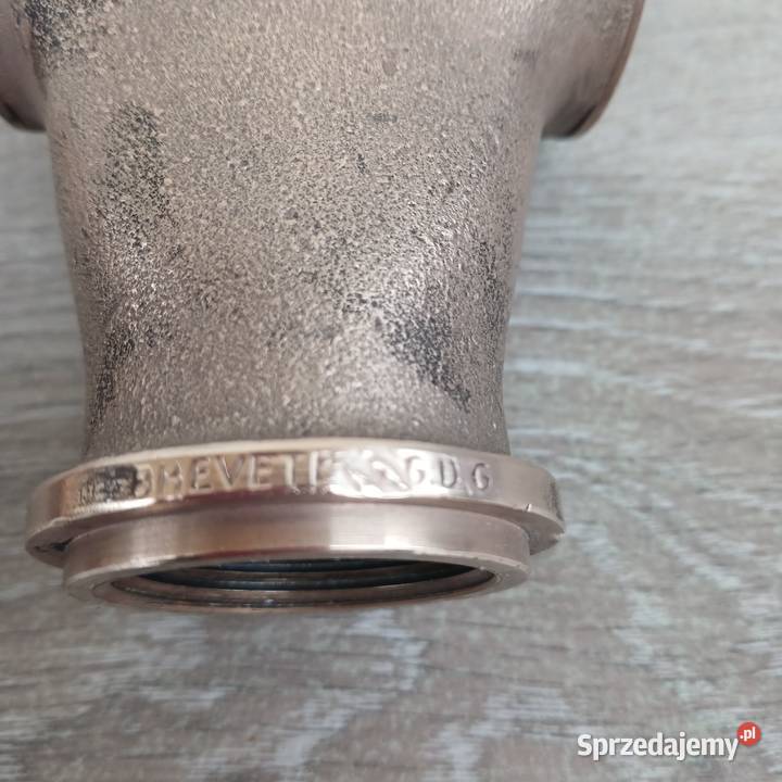 Duża prądownica strażacka stara sikawka