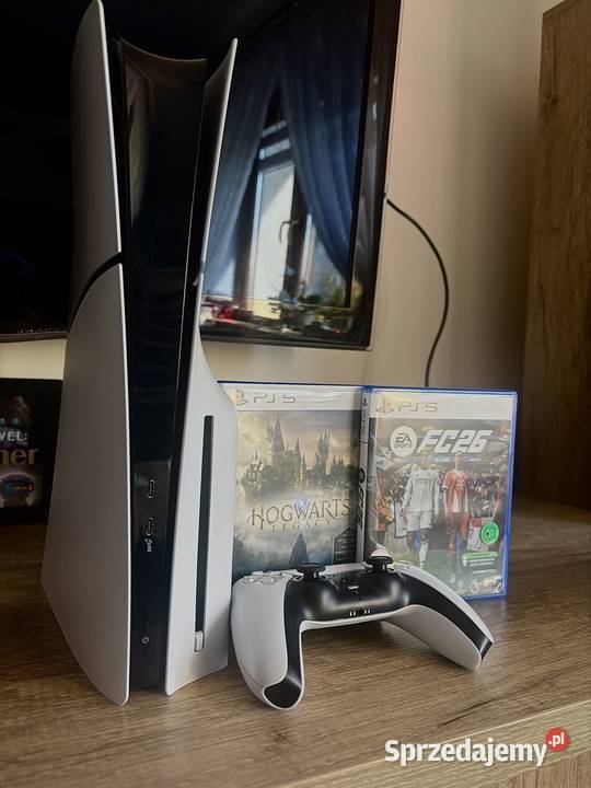 Konsola 5 slim z napędem padem plus 2 gry