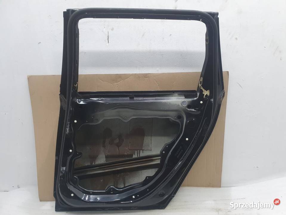 DRZWI PRAWY TYŁ VOLVO V70 III 0716 osobowe