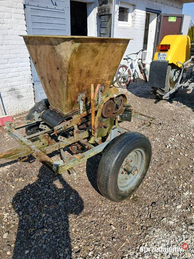 Rozsiewacz kos możliwość transportu nieuszkodzony Wojciechów-Kolonia Piąta sprzedam