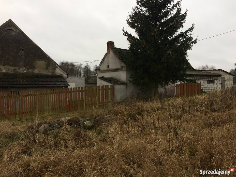Budynek mieszkalny z zabudowaniami gospodarczymi