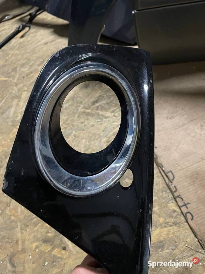 Audi Q5 lewa kratka atrapka halogen ramka Czarny Dunajec