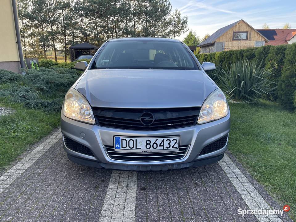 Astra j 2009 benzyna mały przebieg zadbana Syców