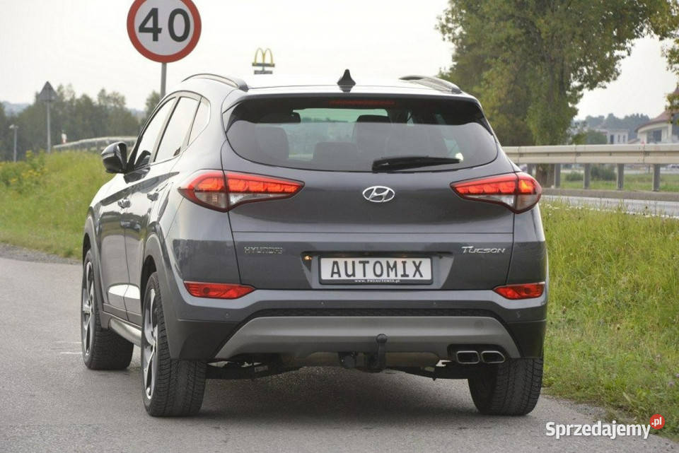 Hyundai Tucson 20CRDI doinwestowany nawi skóra centralny zamek sprzedam