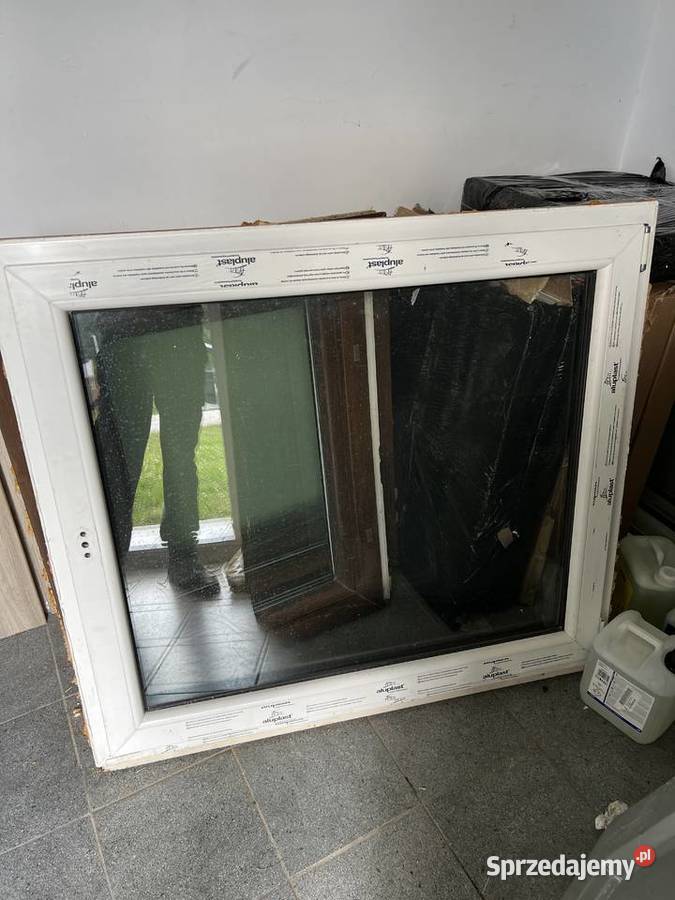 Okno 118 x 105wys PCV orzech Okna ścienne Dom i Ogród