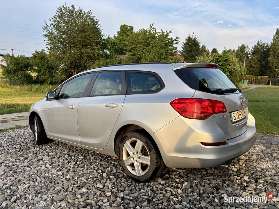 Opel Astra J Sports Tourer 14 Turbo 120 2011 4/5 Jastrzębie-Zdrój