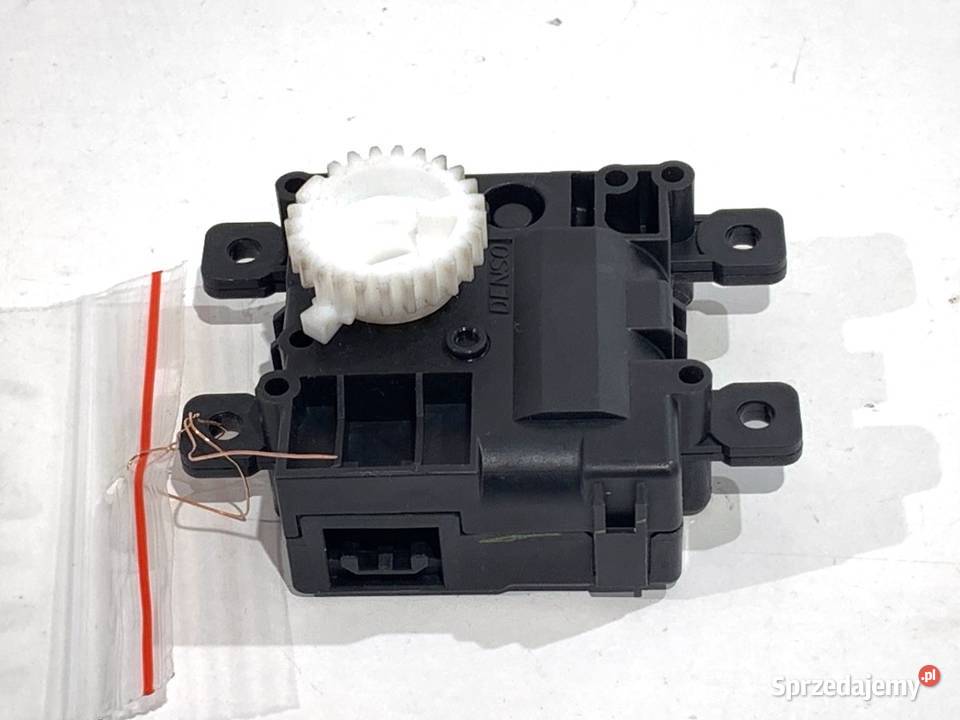 SILNIK NAGRZEWNICY TOYOTA 0638002031 COROLLA E21