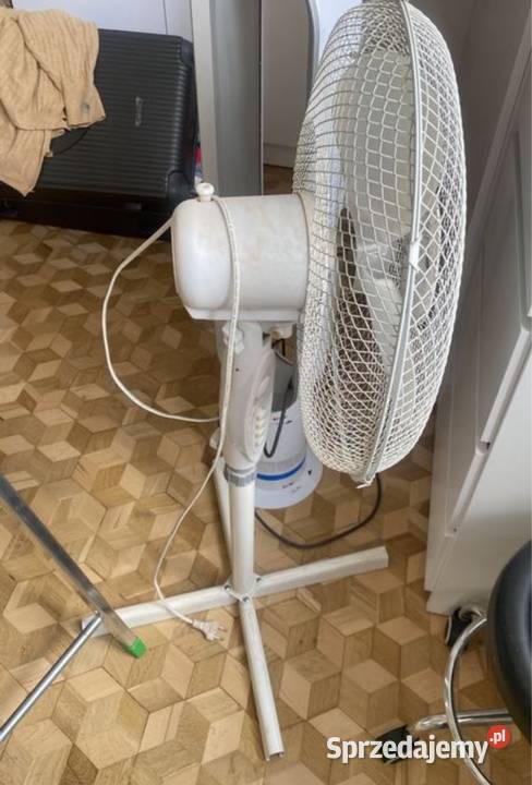 Wiatrak stojący sprawny obraca się odbiór Lublin