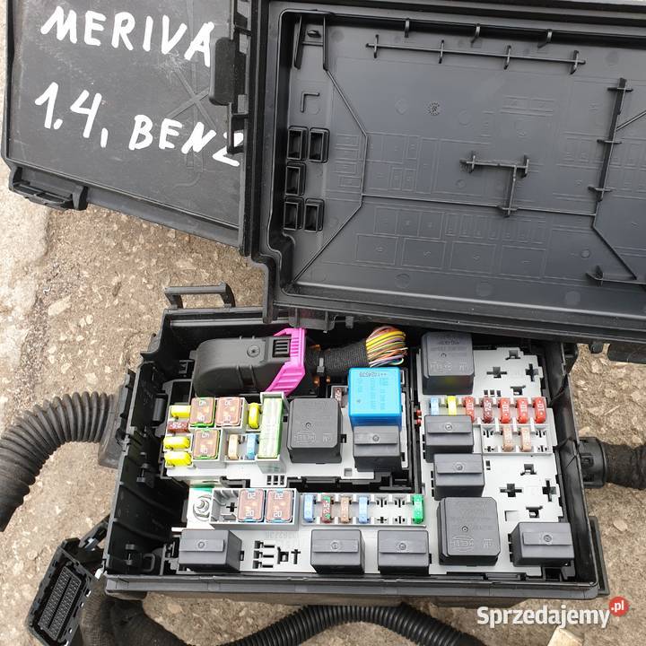 OPEL MERIVA II B 14 BENZ SKRZYNKA BEZPIECZNIKOW osobowe Łochowice