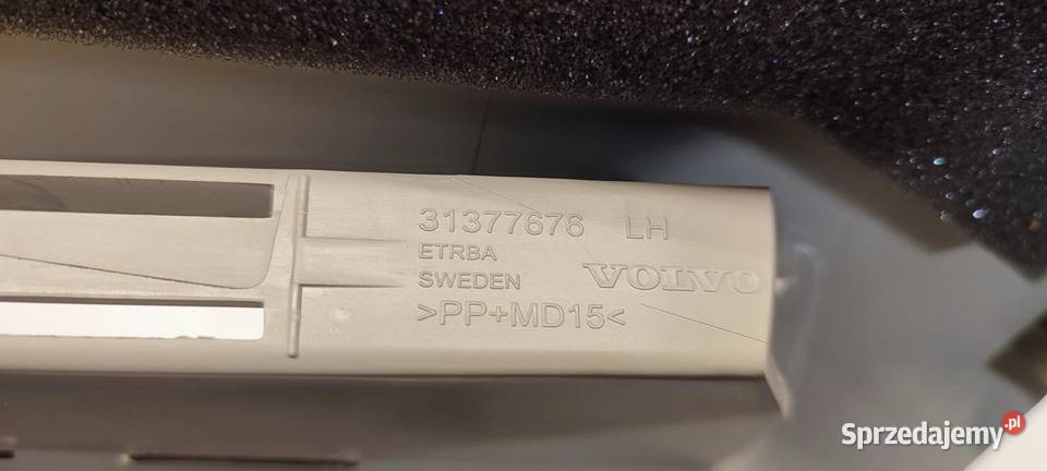 VOLVO V90 II OSŁONA SŁUPKA LEWY TYŁ 31377676