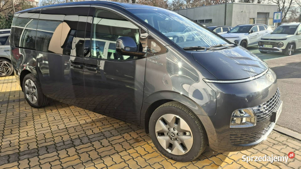 Hyundai Staria Smart Vip 16 TGDI HEV 6AT 2WD 225 Rok produkcji 2024 sprzedam