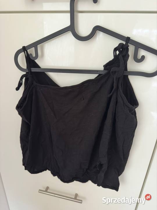 Czarna podkoszulka z wiązaniem L