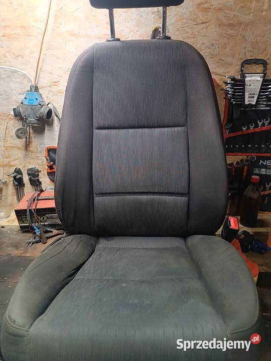 Audi A4 B7 fotele przednie komplet Lutcza sprzedam