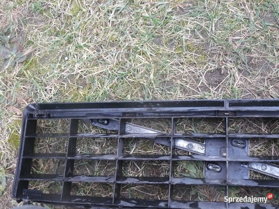 Grill atrapa chłodnicy Volvo 340 360 Rok produkcji 1988 Kraków sprzedam