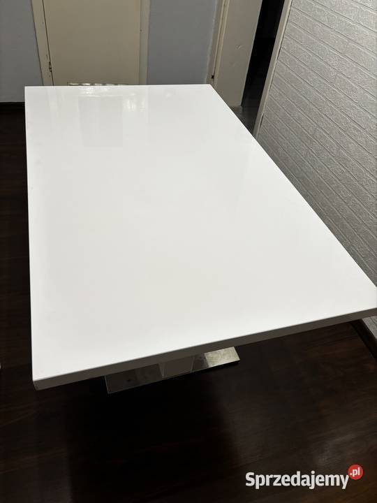 Biały stół jadalny połysk Klucze