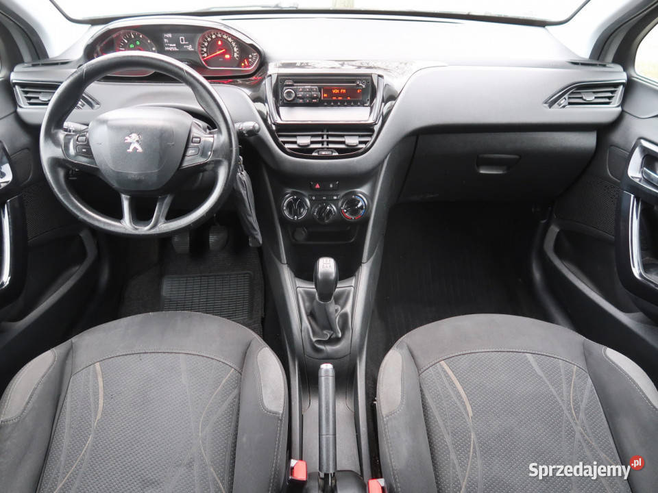 Peugeot 208 12 PureTech klimatyzacja