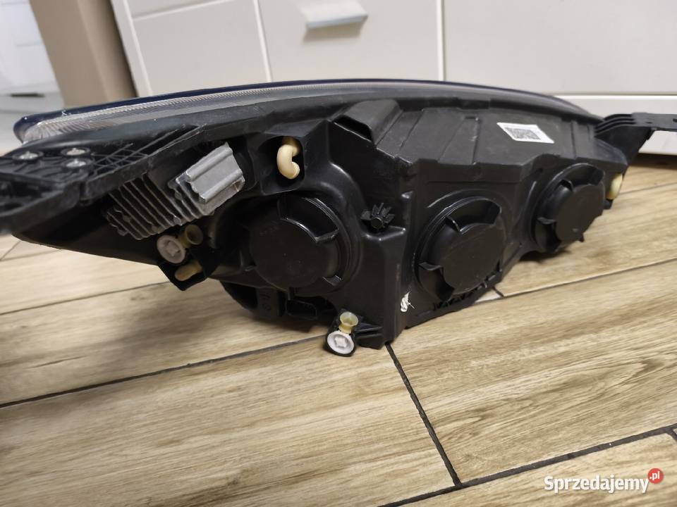 Lampa lewa przednia Ford Focus JX7B13W030CE Gniezno sprzedam