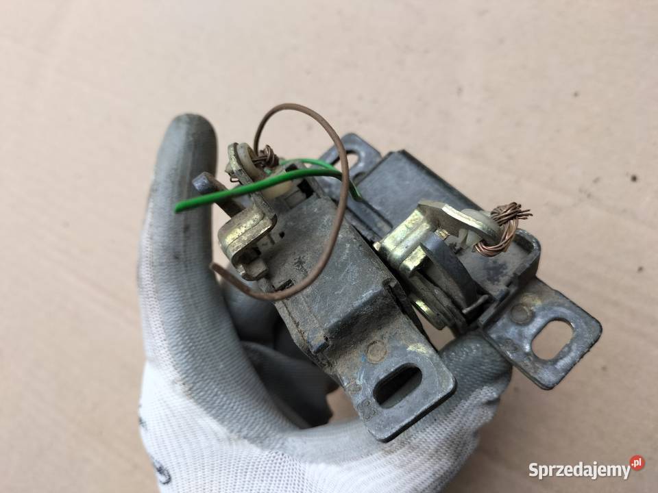 ZAMEK KLAPY BAGAŻNIKA AUDI 80 B4 KOMBI Kamień-Kolonia