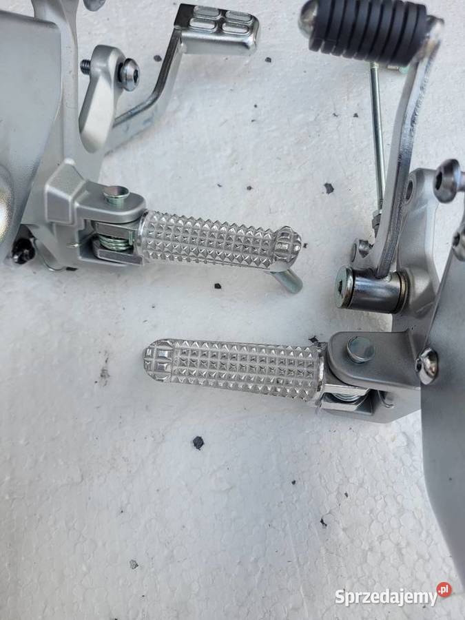 Yamaha R3 R 3 1924 SET PODNÓŻEK DŹWIGNIA ZMIANY Nowy Tomyśl